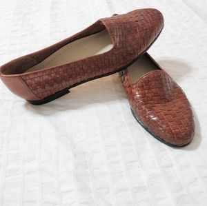Trotters Brown Leather Weave Woven Flats Loafers